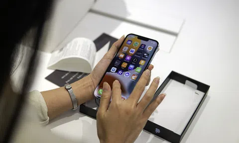 Apple trở lại ngôi vương thị phần điện thoại thông minh nhờ iPhone 13