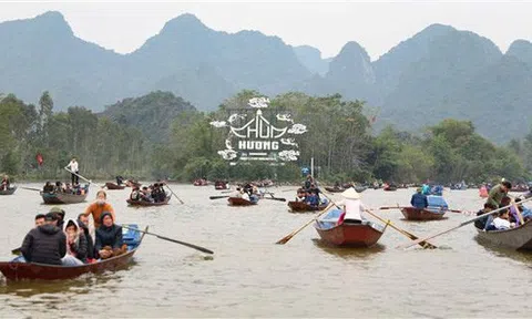 Hà Nội tạm dừng tổ chức lễ hội chùa Hương
