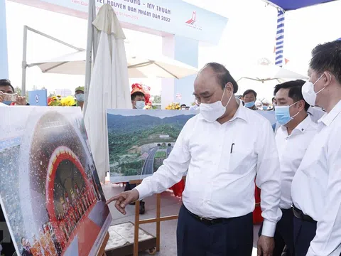 Chủ tịch nước Nguyễn Xuân Phúc phát lệnh thông xe tuyến chính cao tốc Trung Lương - Mỹ Thuận