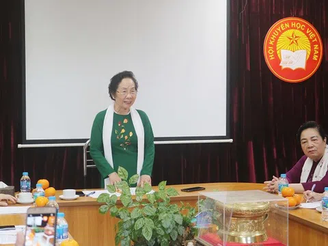 Hội Khuyến học Việt Nam trao Bảng vàng vinh danh Tự học thành tài cho 2 tác giả đạt giải thưởng Nhân tài Đất Việt năm 2020.