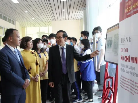 Khai mạc triển lãm 'Chủ tịch Hồ Chí Minh với sự nghiệp giáo dục'